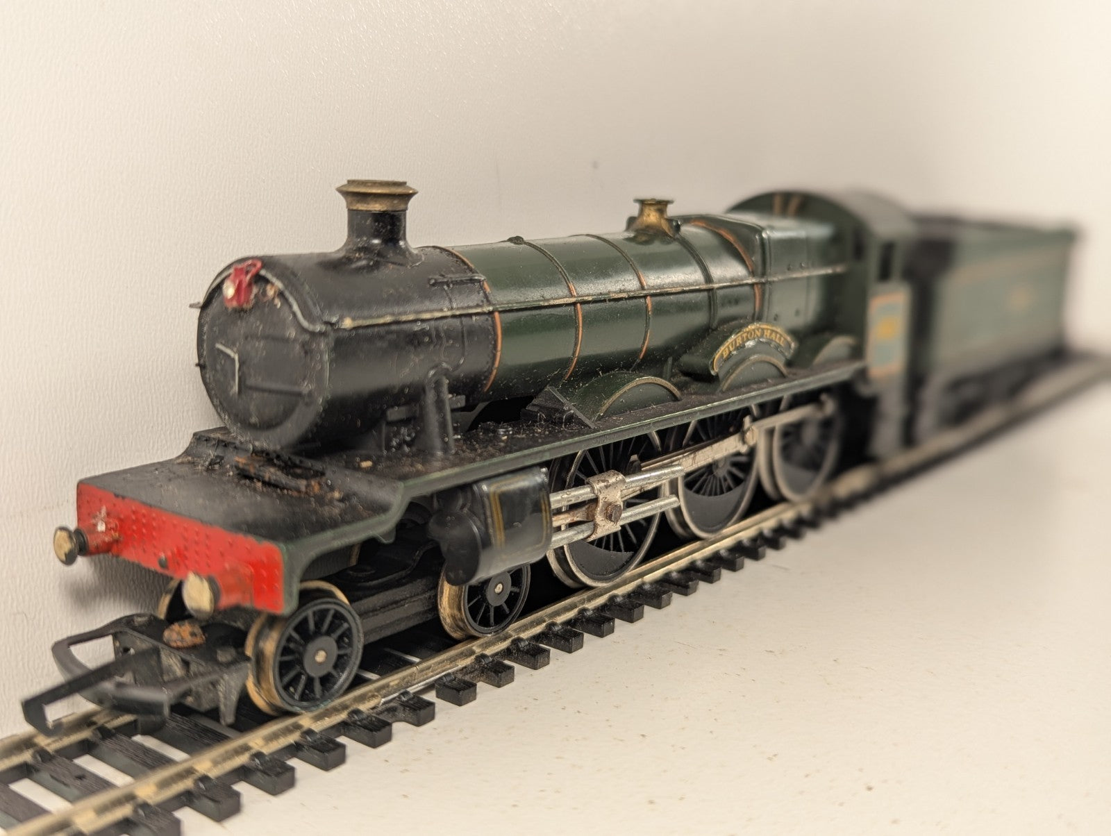 Hornby OO Gauge Hall Class Steam Locomotive - Repainted GWR Livery
