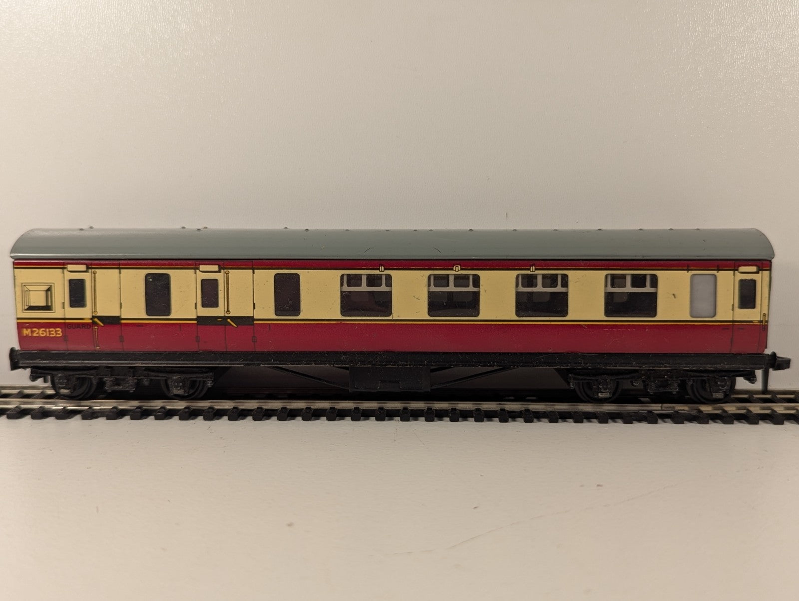 Hornby Dublo OO Gauge BR Maroon Suburban Brake Coach