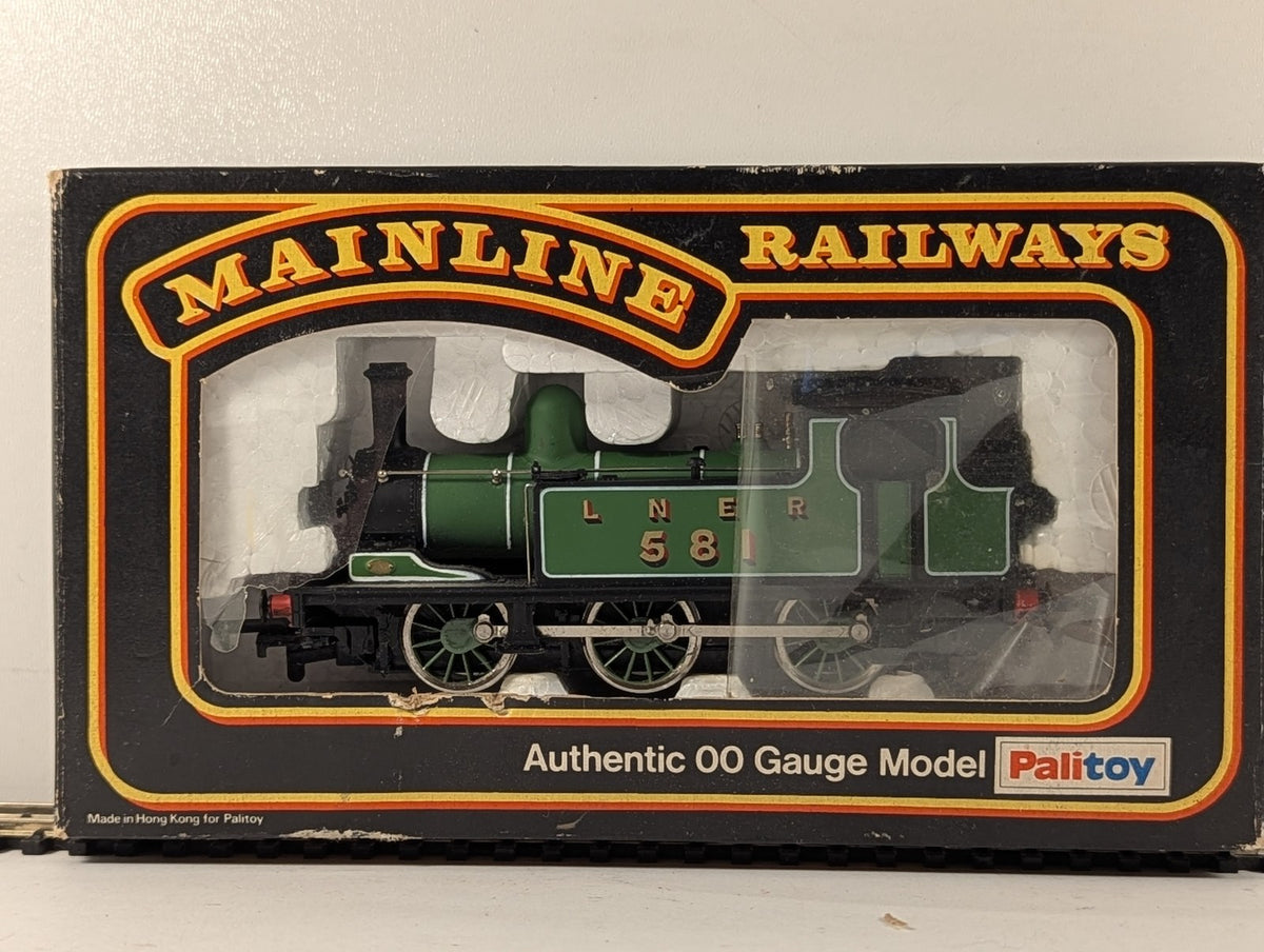 Mainline OO Gauge Class J72 0-6-0T Steam Locomotive 581 LNER Green 37-054