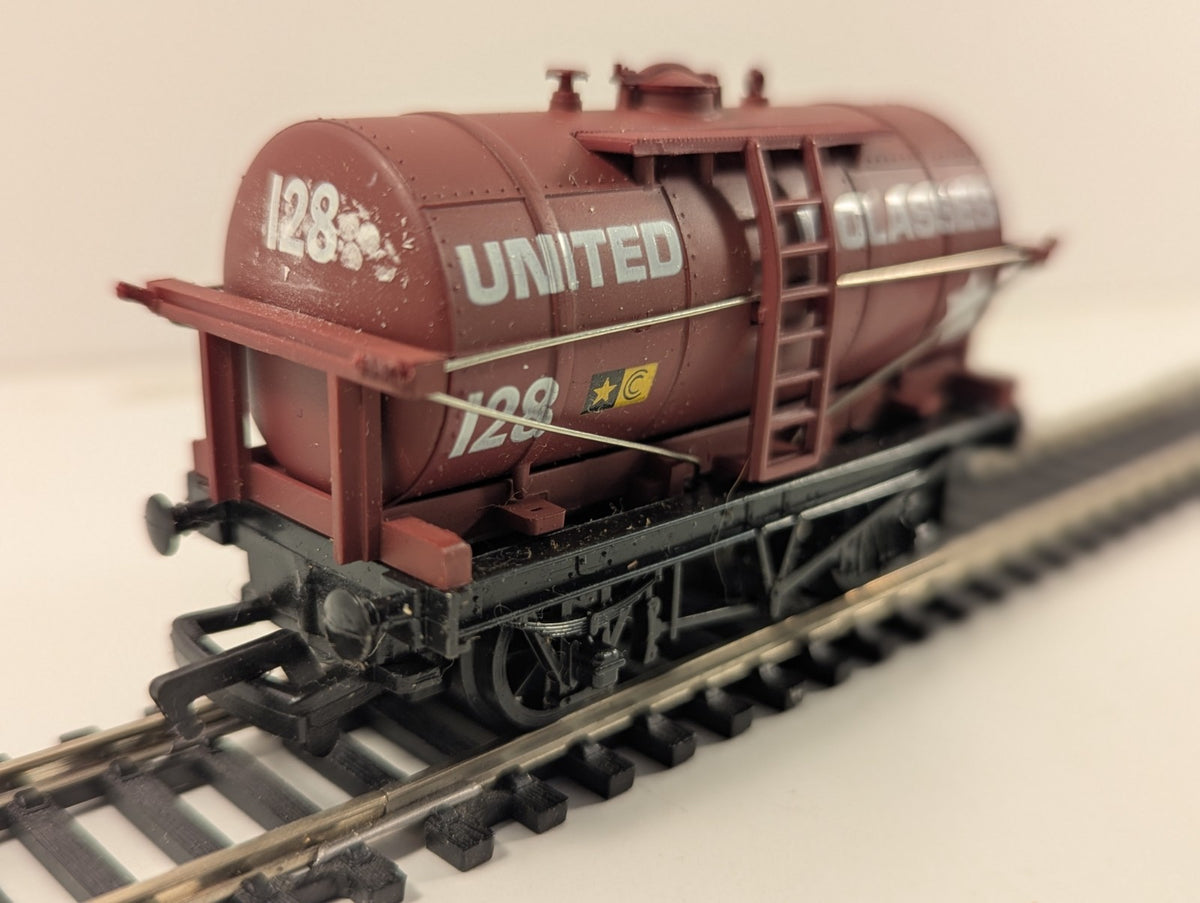 Mainline 12-Ton Tank Wagon in United Molasses Livery