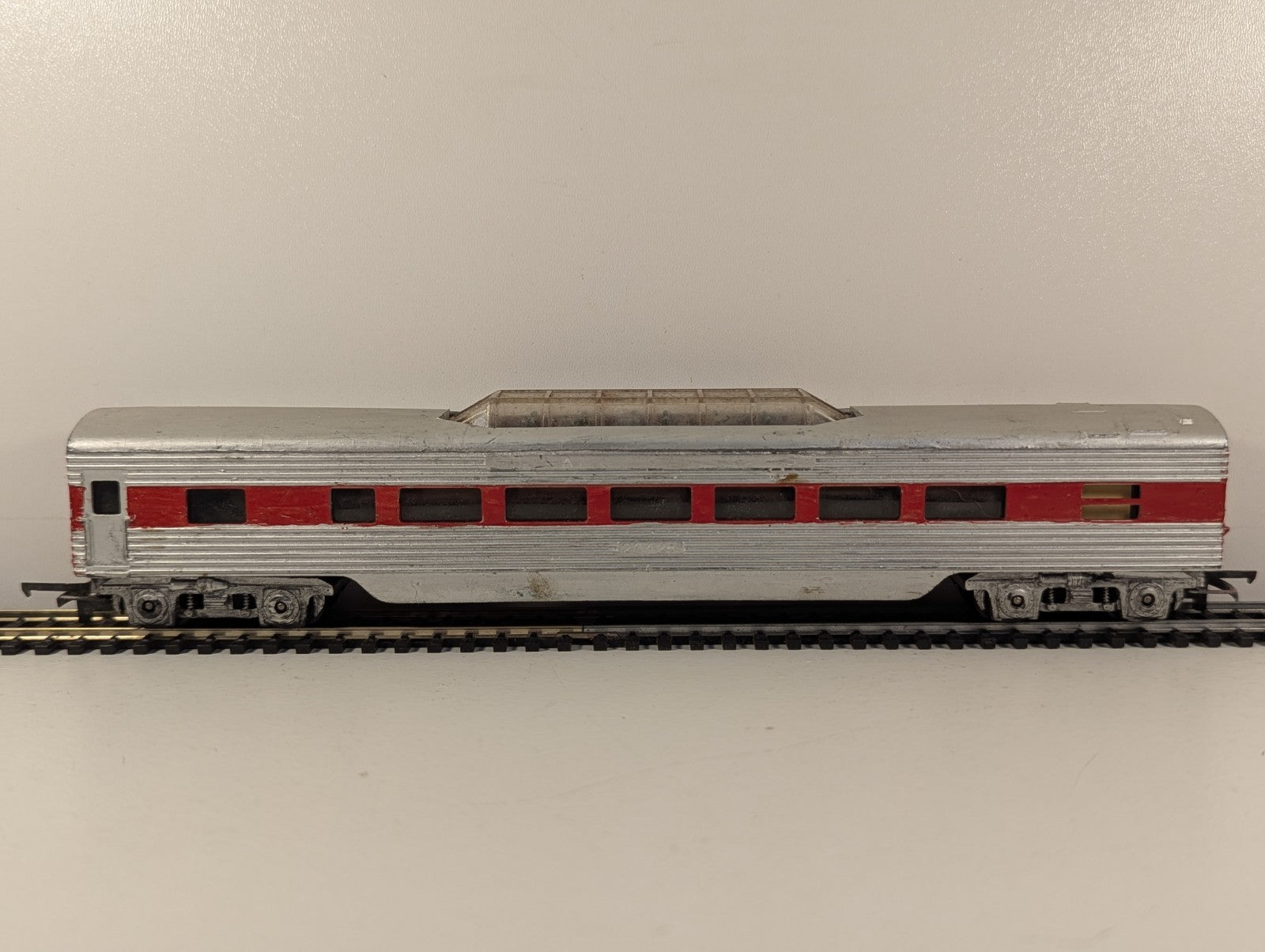 Tri-ang Railways R25 OO Gauge Transcontinental Observation Coach