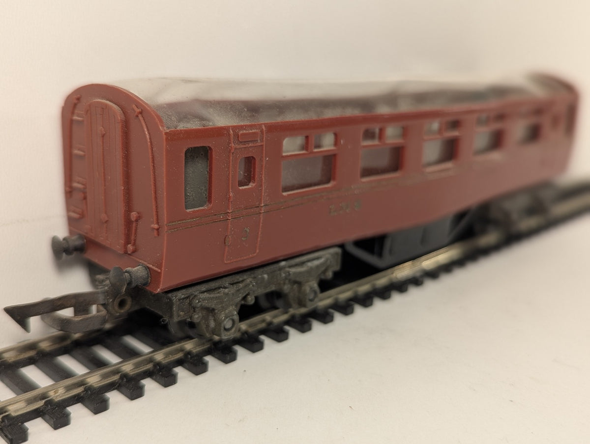 Tri-ang OO Gauge LMS Short Bogie 3rd Class Coach Passenger Coach 27424