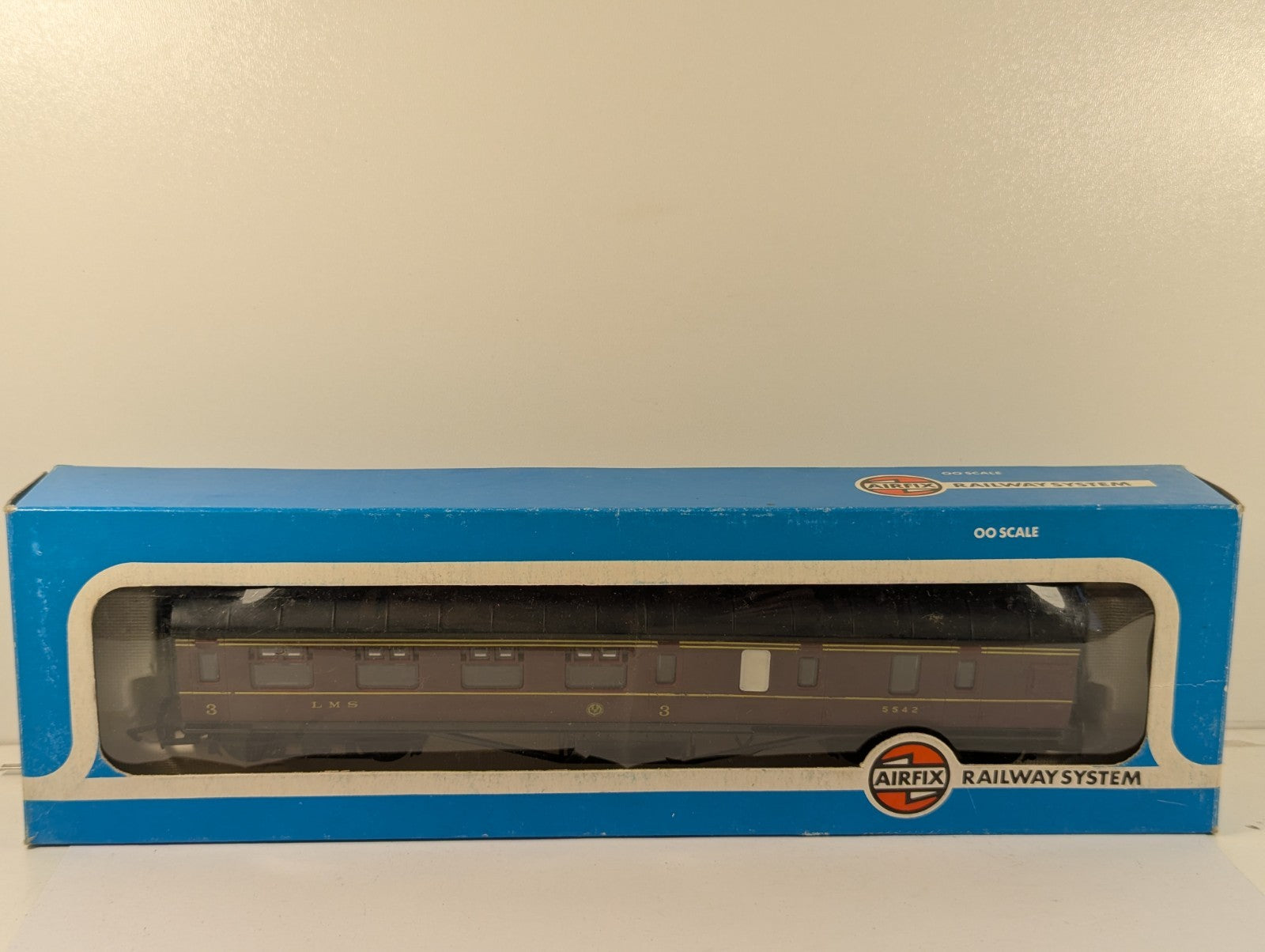 Airfix 54204-7 OO Gauge LMS 57ft Brake 3rd Corridor Coach Boxed