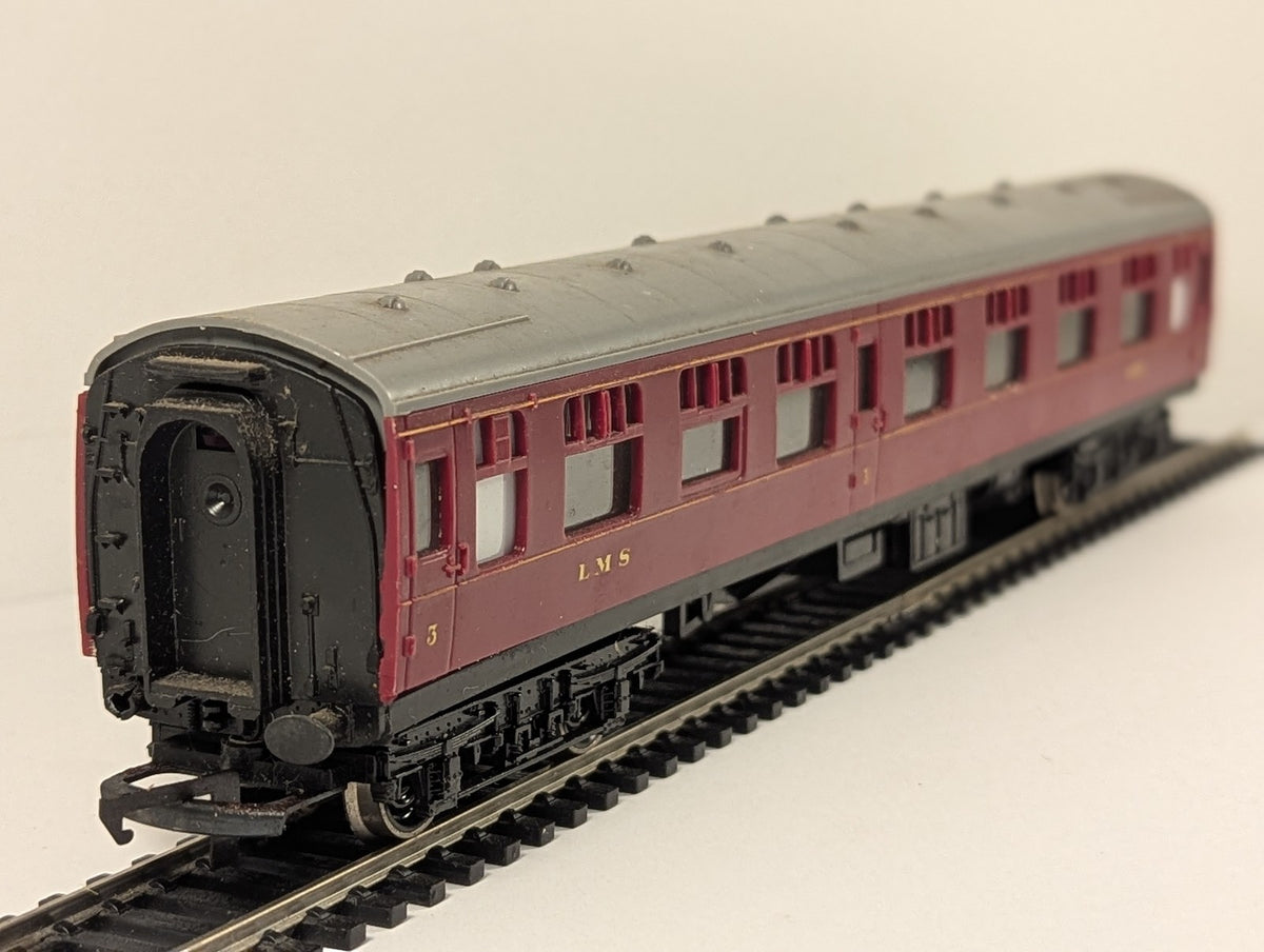 Hornby OO Gauge LMS Corridor Composite Coach Passenger Coach 2257