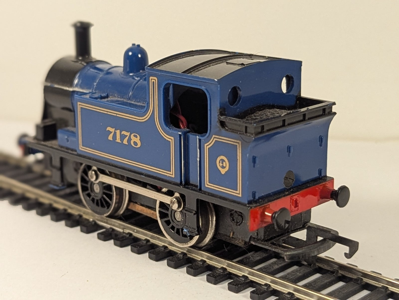 Hornby R255 OO Gauge Industrial Tank Locomotive No. 7178 0-4-0