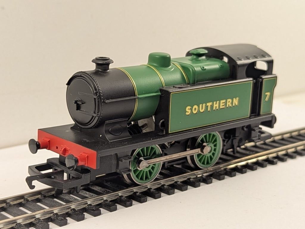Hornby OO Gauge Southern 0-4-0T Industrial Locomotive 7 Southern Green