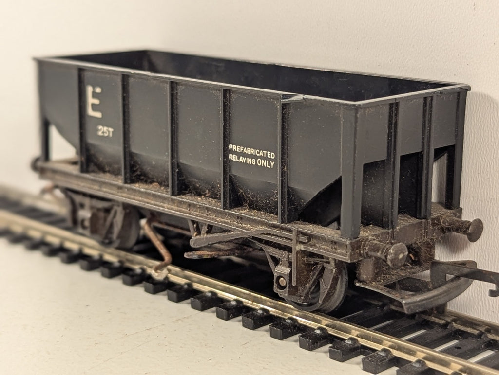 Tri-ang OO Gauge 25 Ton Hopper Wagon 'Prefabricated Relaying Only'