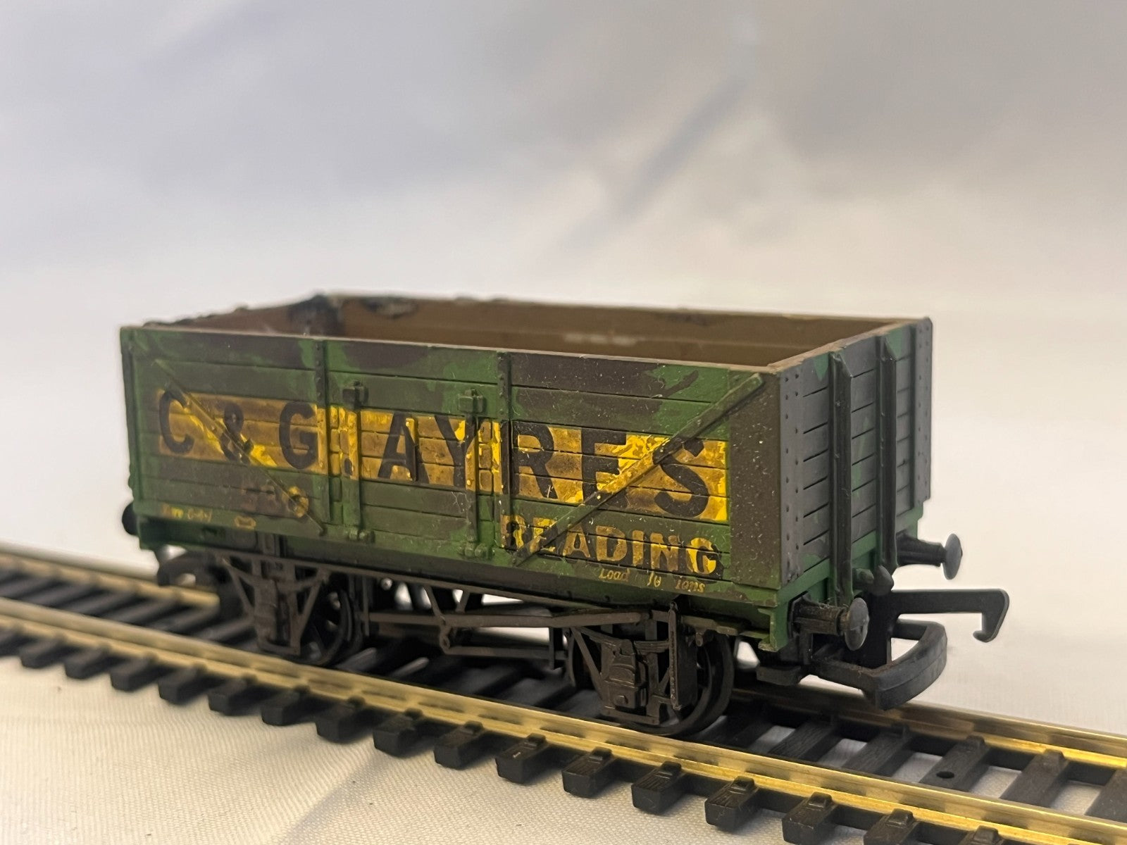 Replica Railways 13204 OO Gauge C & G Ayres Reading Wagon Weathered