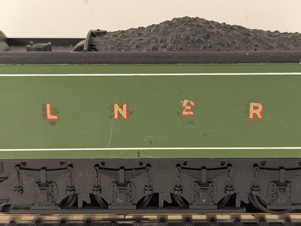 Tri-ang Hornby OO Gauge LNER Corridor Tender LNER Apple Green