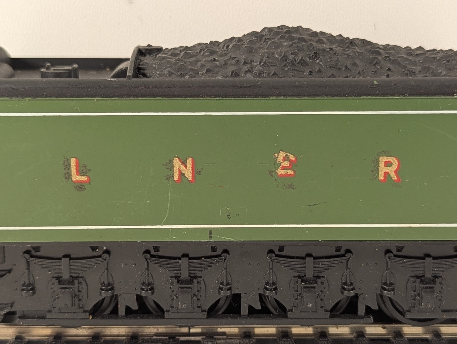 Tri-ang Hornby OO Gauge LNER Corridor Tender LNER Apple Green