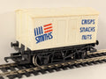 Hornby R135 ‘Smiths Crisps’ Closed Van