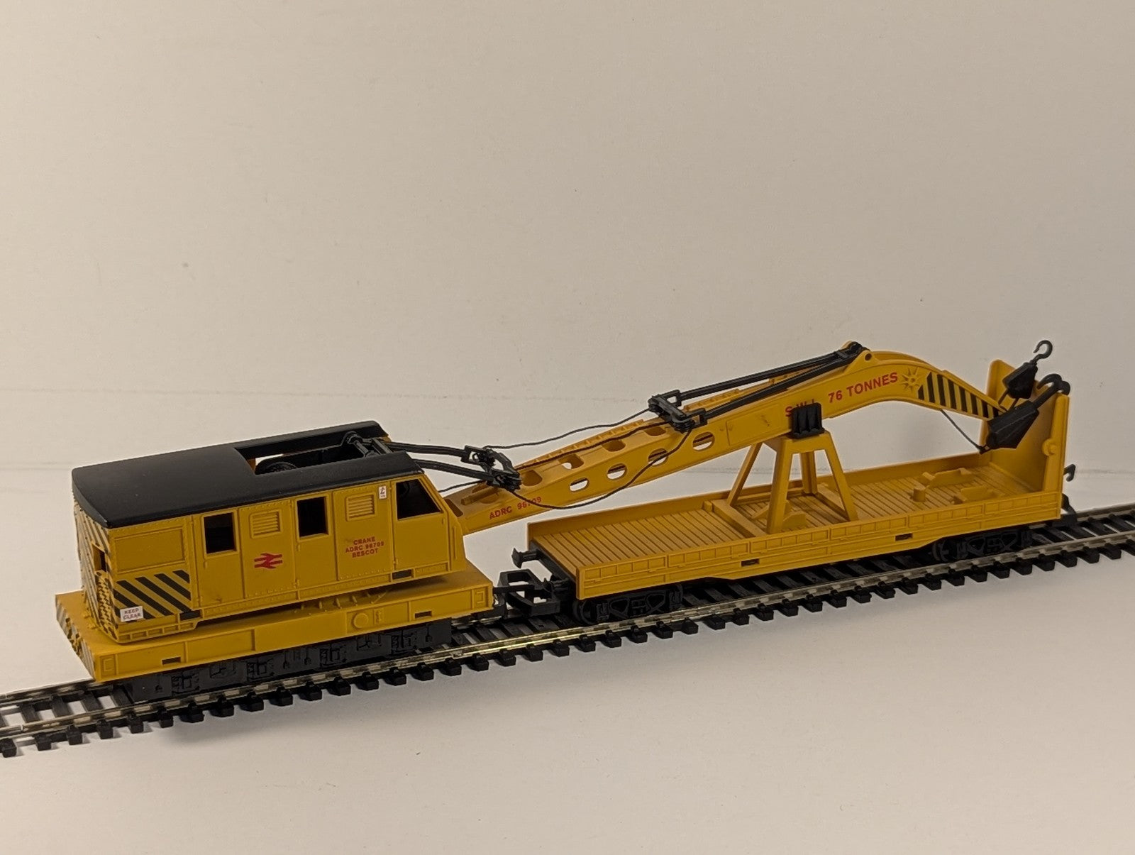 Hornby OO Gauge Breakdown Crane ADRC 96709 BR Yellow R6369