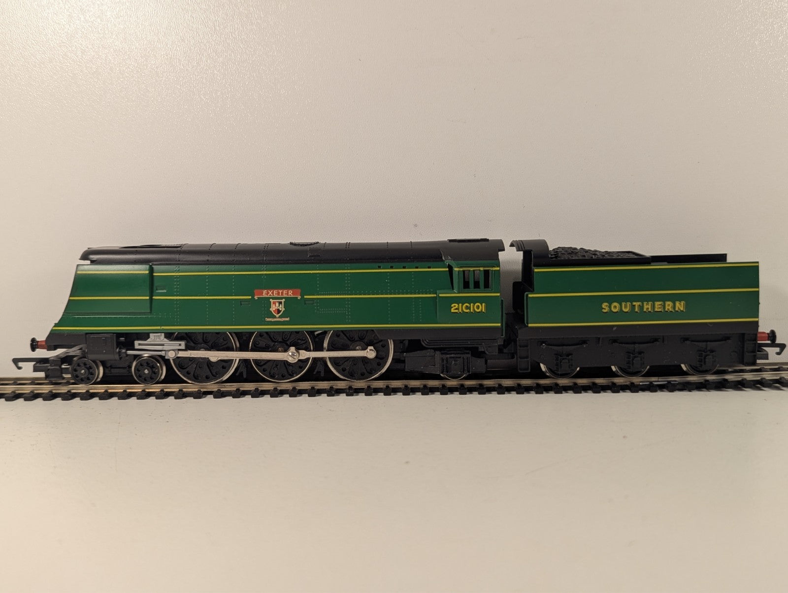 Hornby R320 West Country Class "Exeter" Steam Locomotive OO Gauge - Boxed