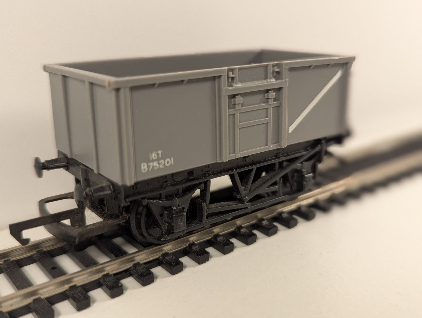 Hornby BR 16-Ton Steel Mineral Wagon B875201 – OO Gauge