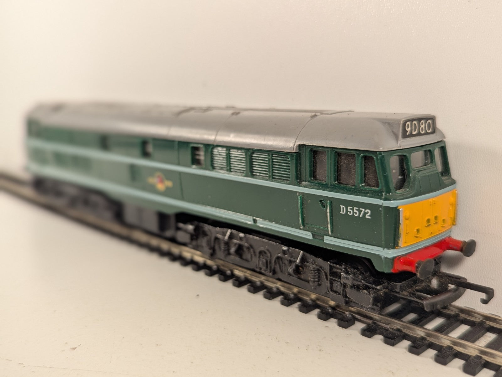Tri-ang R.357  Class 31 Locomotive D5572 BR Green