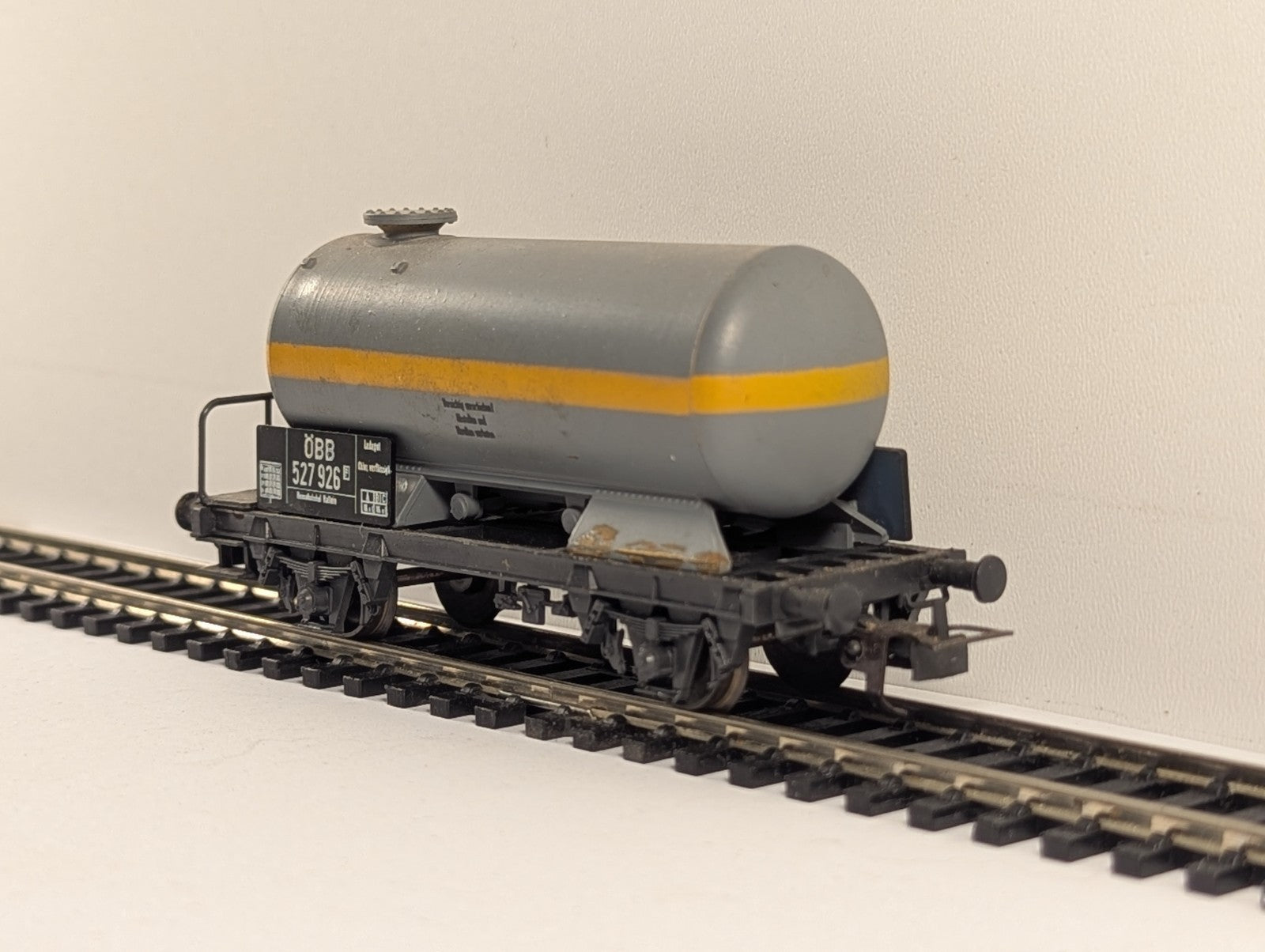 Liliput L224762 HO Gauge Austrian Federal Railways 4-Wheel Tank Wagon - Boxed