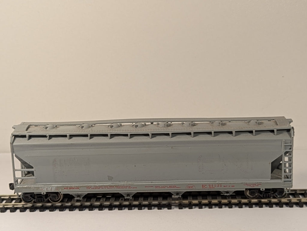 Bachmann HO Gauge ACF Covered Hopper Wagon – Repainted & Missing Coupling