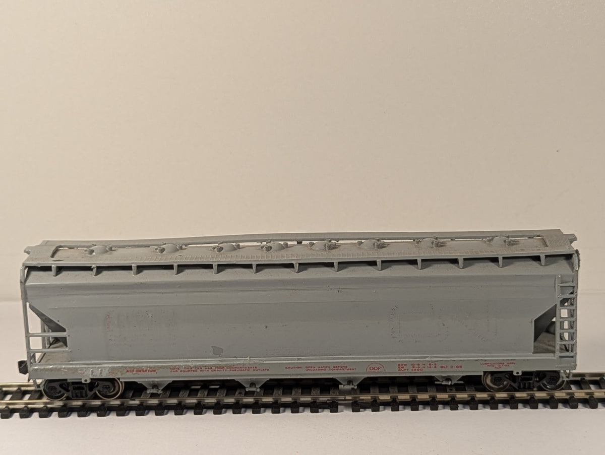 Bachmann HO Gauge ACF Covered Hopper Wagon – Repainted & Missing Coupling