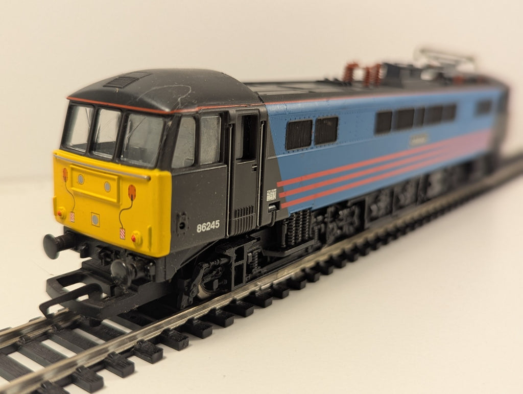 Hornby R2242 Virgin Bo-Bo Electric Locomotive Class 86 No. 86245 “Caledonian”