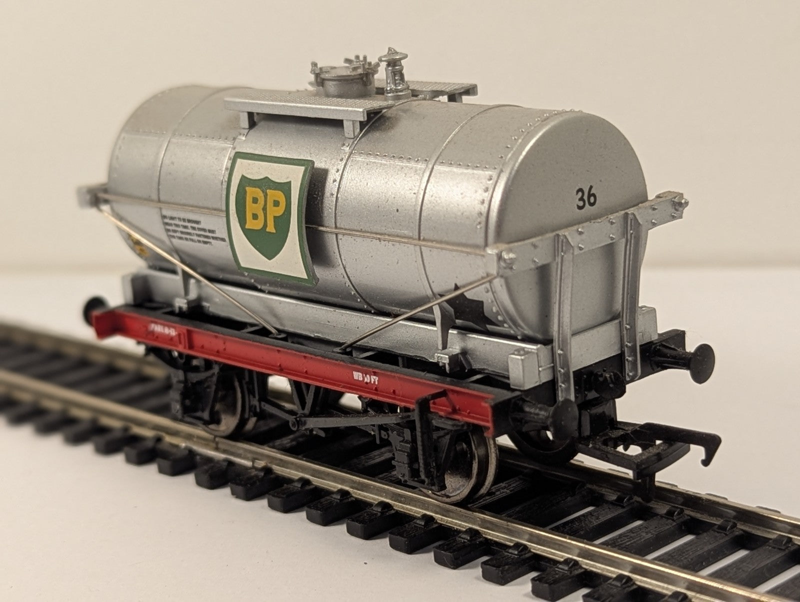 Bachmann OO Gauge 14 Ton Tank Wagon 36 BP Silver 37-078
