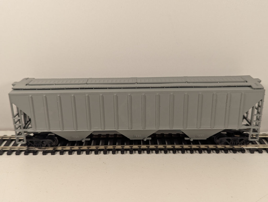 Athearn HO Scale 54' Rib Side 3-Bay Covered Hopper – Painted Unlettered