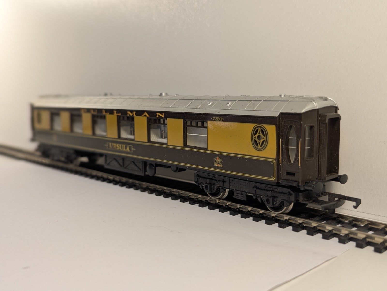 Hornby OO Gauge Pullman Parlour Coach "Ursula"