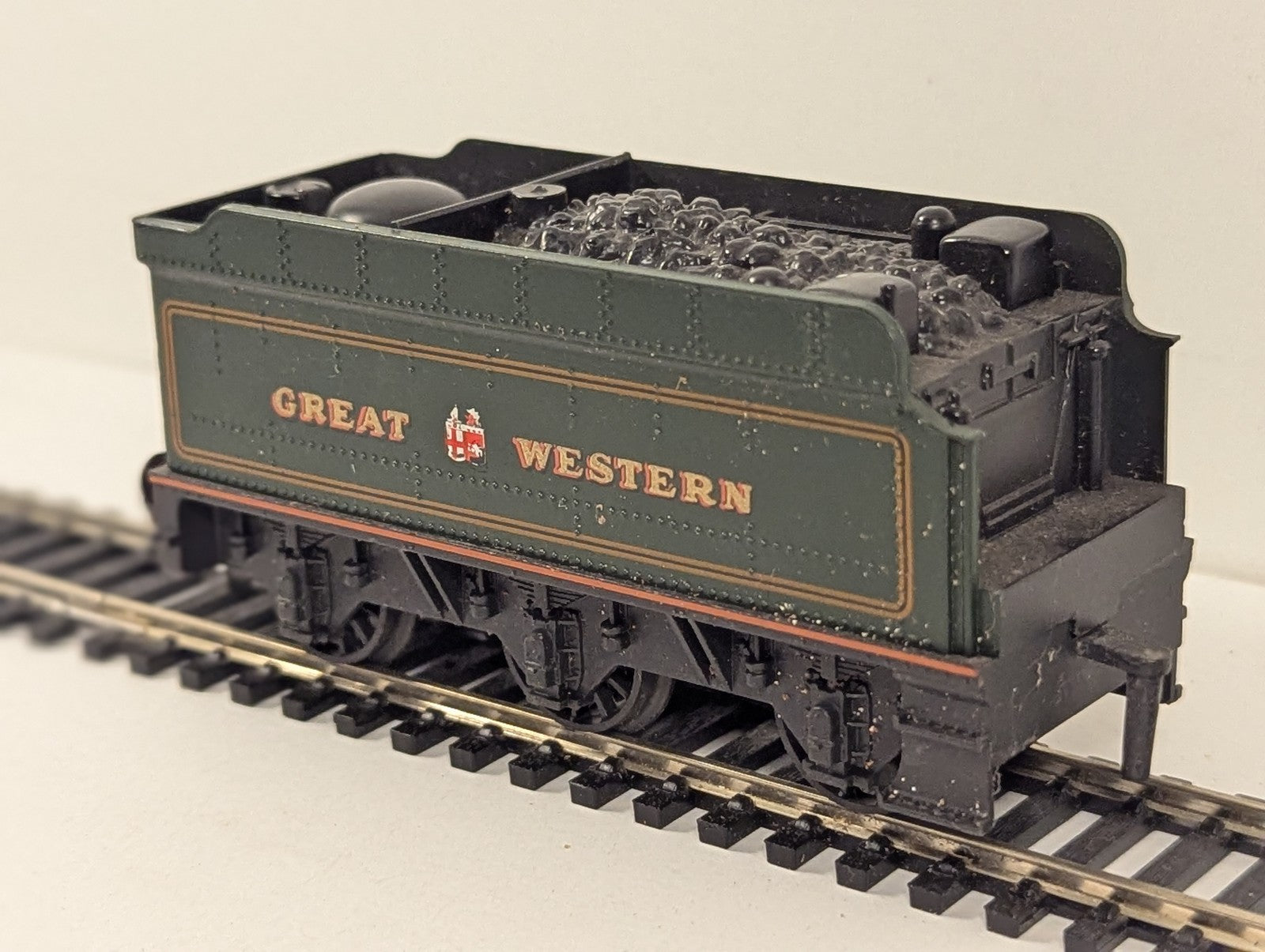 Hornby OO Gauge GWR 6-Wheel Tender GWR Green
