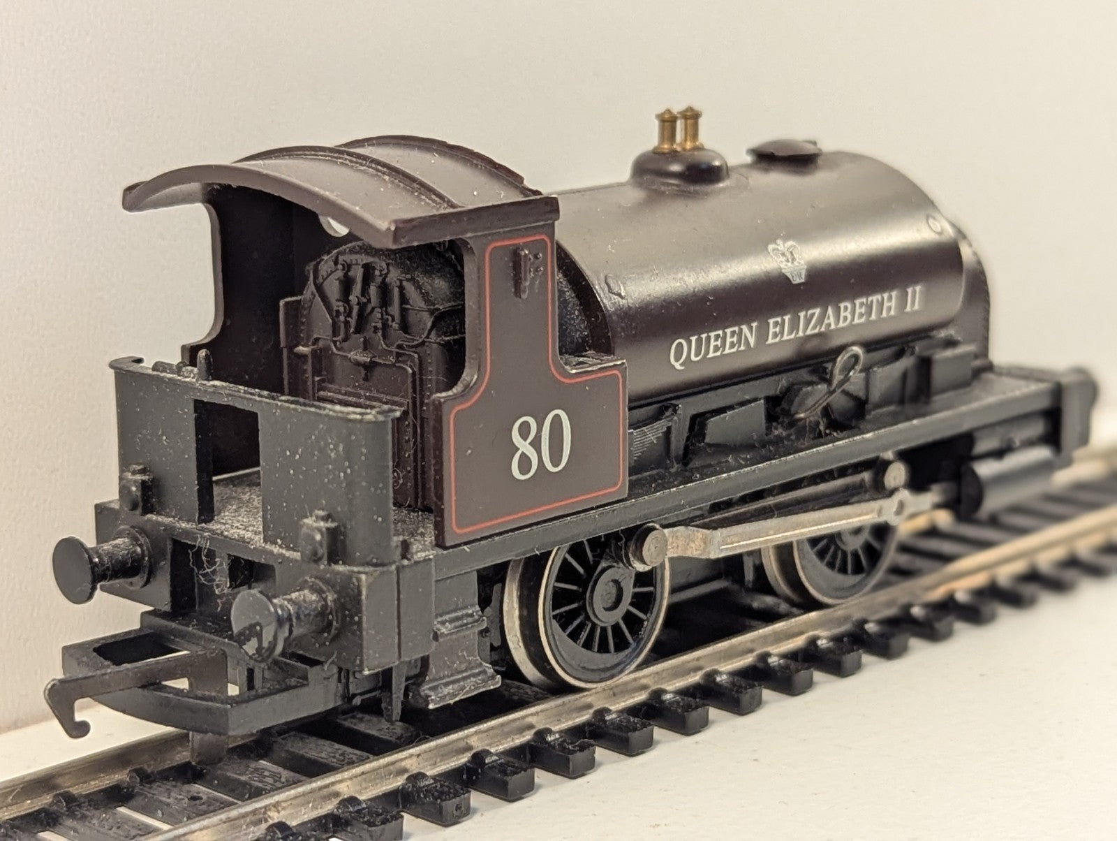 Hornby R2597 OO Gauge Queen Elizabeth II Collectors Club Missing Chimney