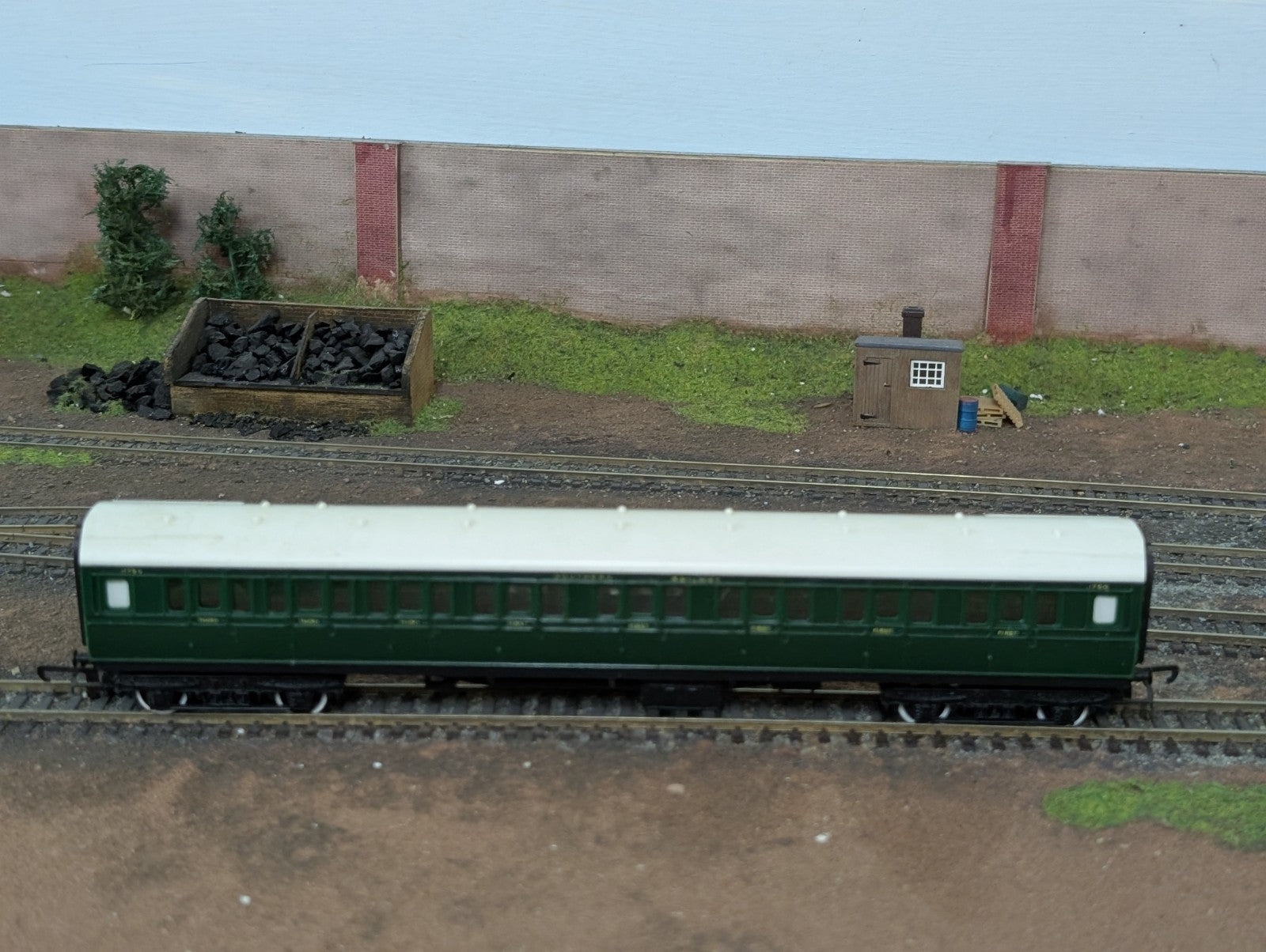 Tri-ang/Hornby R750 OO Gauge SR Caledonian Brake Coach No. 1750 - Boxed