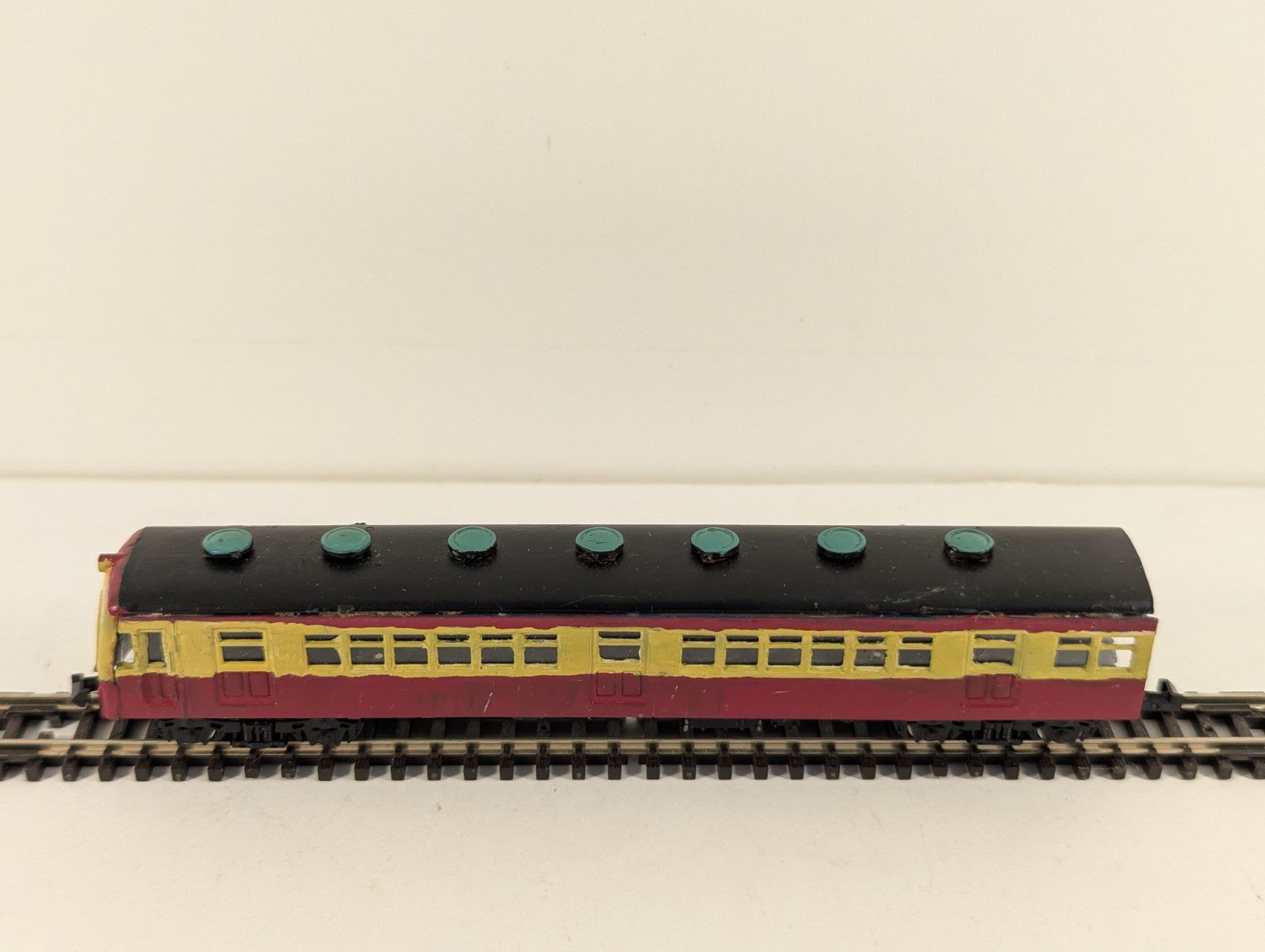 Repainted N Gauge Japanese Dummy Unit Missing Wheels