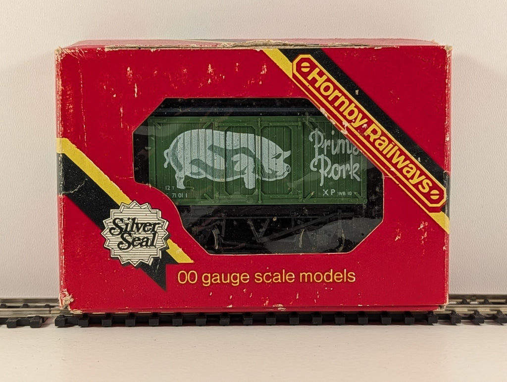 Hornby R162 Closed Van ‘Prime Pork’