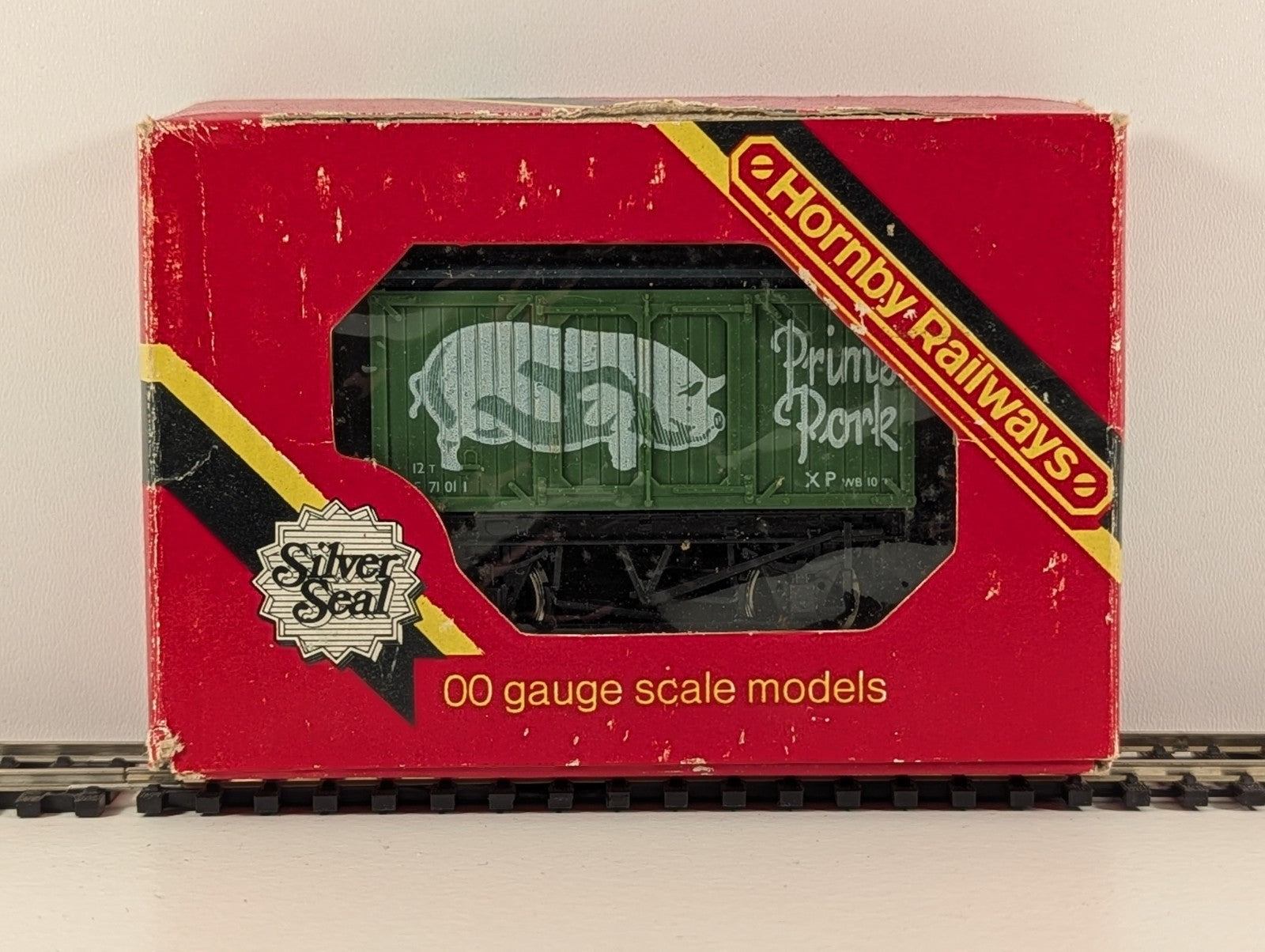 Hornby R162 Closed Van ‘Prime Pork’