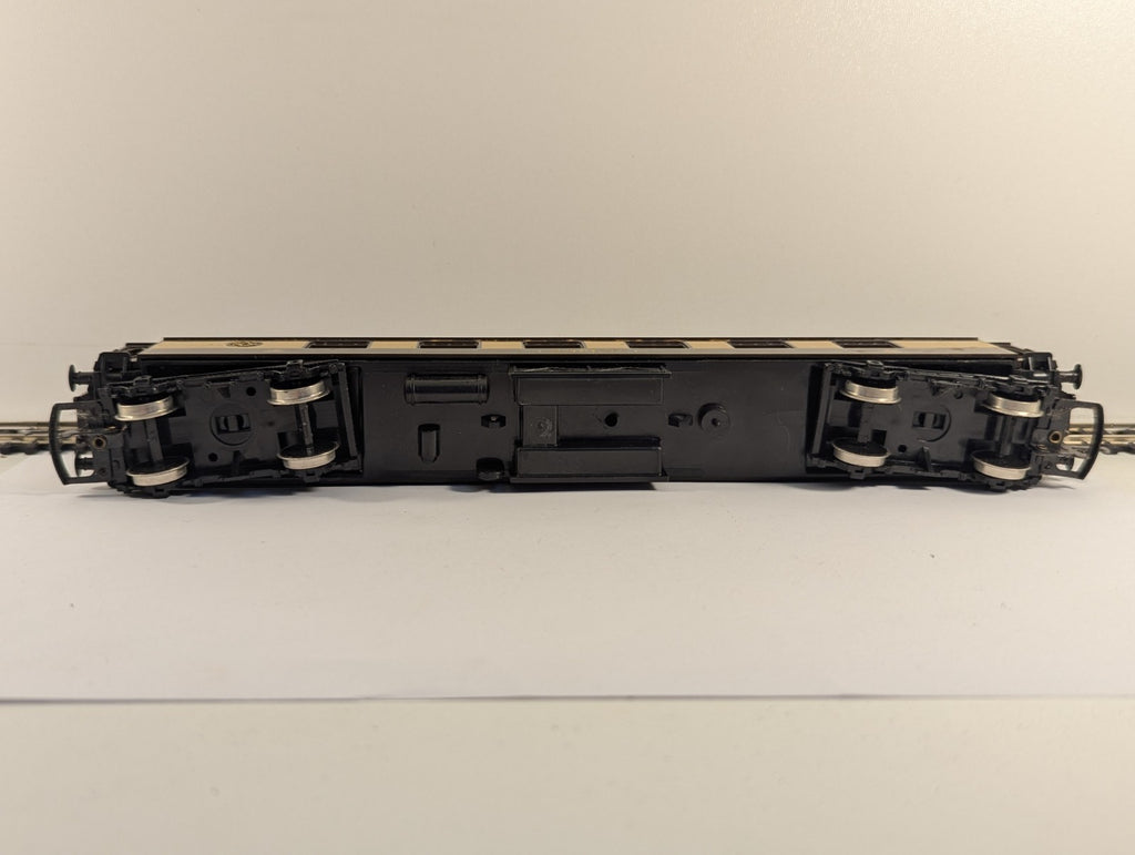 Hornby R229 OO Gauge Pullman Coach "Sheila" - Damaged Name Decals