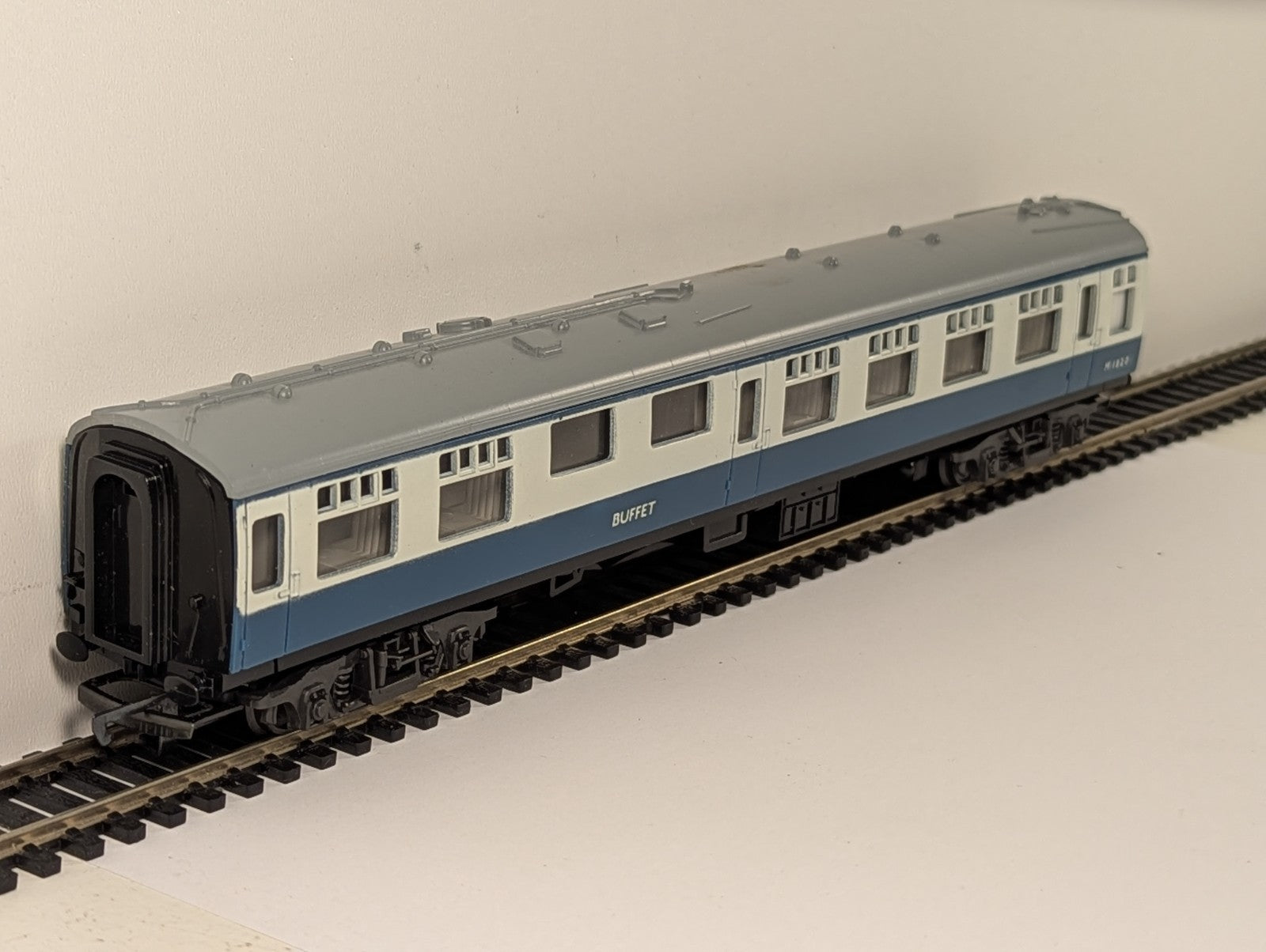 Trix M1820 BR Mk1 Miniature Buffet Coach Blue Grey OO Gauge Boxed