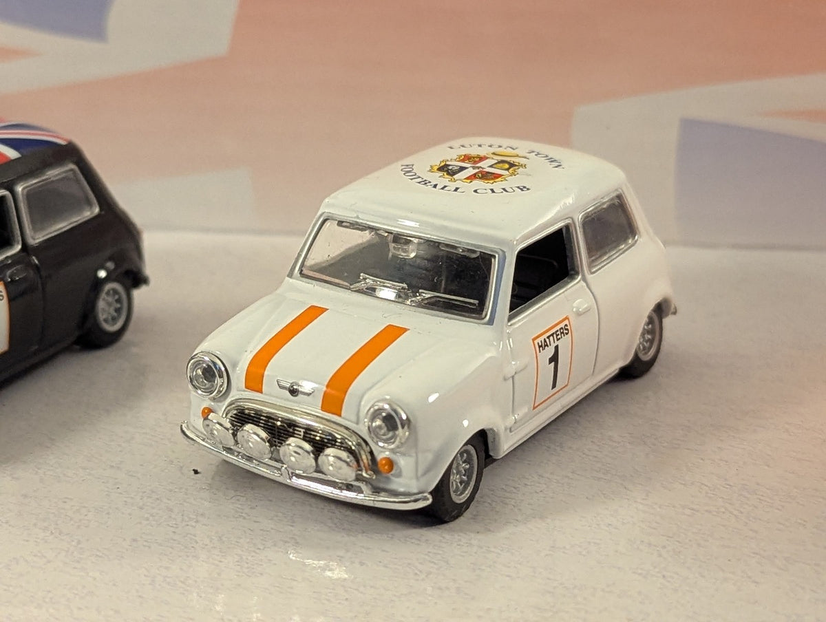 Oxford Diecast 1:76 Scale Triple Mini Set (Luton Town FC Hatters Edition)