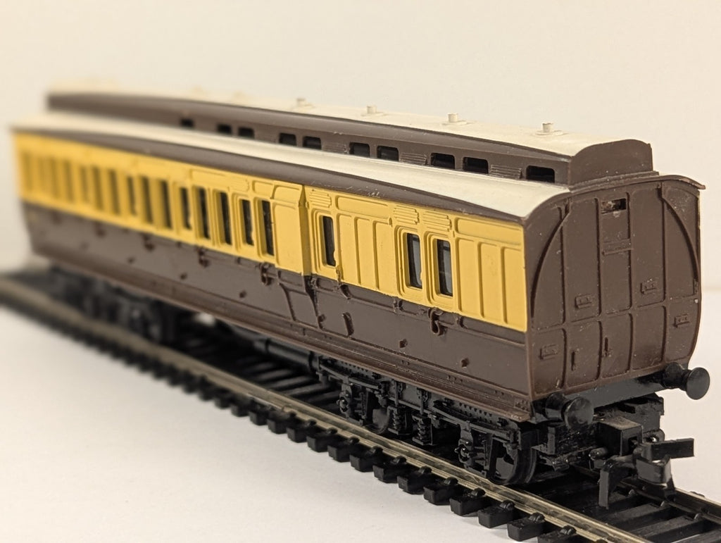 Tri-ang R333 OO Gauge GWR Clerestory Brake Third Coach 2316 – Wrong Couplings
