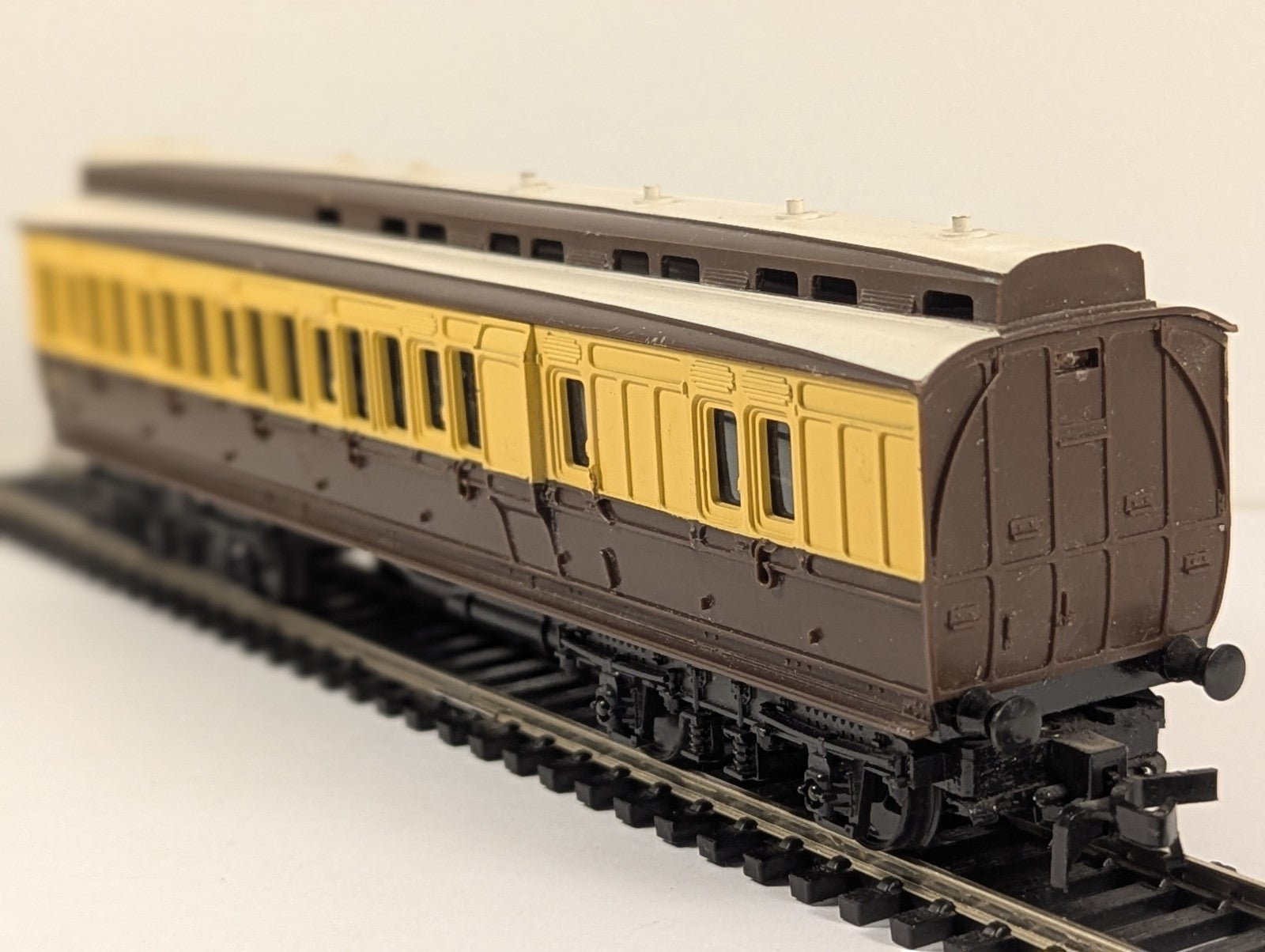 Tri-ang R333 OO Gauge GWR Clerestory Brake Third Coach 2316 – Wrong Couplings