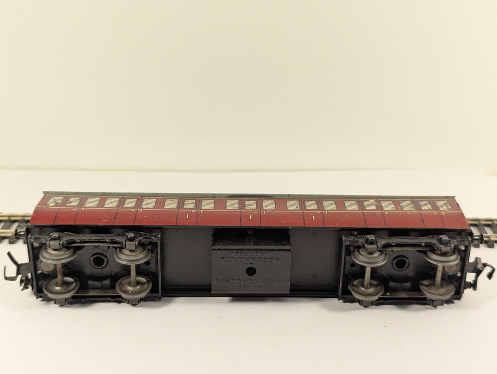 Hornby Dublo OO Gauge Tinplate BR Mk1 1st Class Suburban Coach Maroon