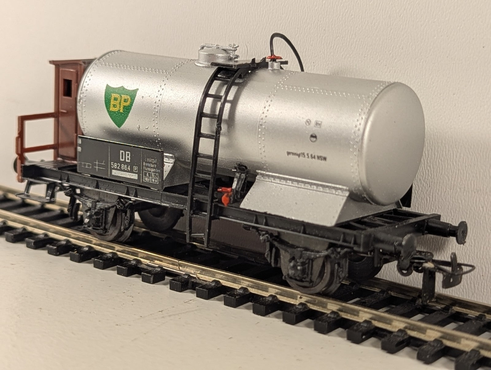Schicht 426/106 HO Gauge BP Silver Tank Wagon Kesselwagen