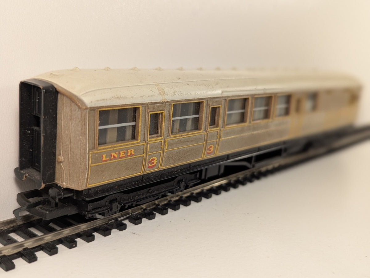 Hornby R478 LNER Gresley Teak Brake Coach 4237 – OO Gauge