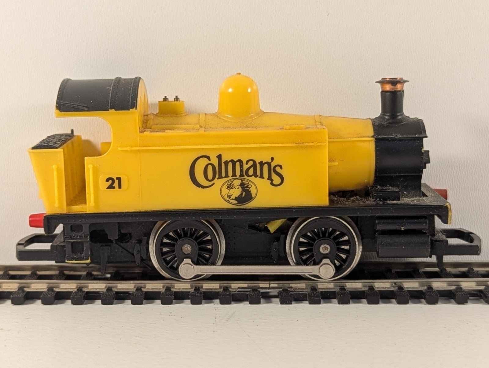 Hornby R155 OO Gauge Holden Class 101 0-4-0T “Colman’s” Yellow Loco – Faults
