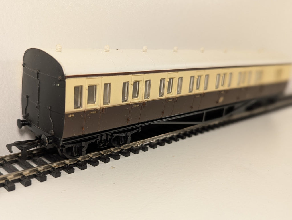 Airfix OO Gauge GWR Suburban Coach – 6896 – Chocolate & Cream