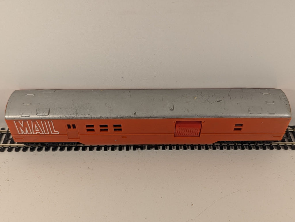 Tri-ang Hornby R401 Canadian Operating Mail Coach OO Gauge