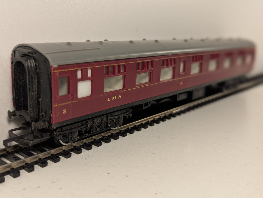 Hornby Railways R.423 LMS Corridor Composite Third Coach OO Gauge - Boxed