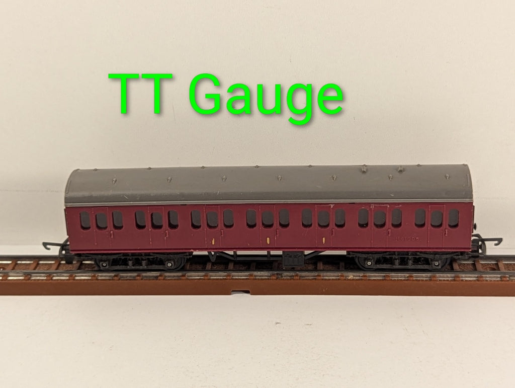 SKU: GR4848  Tri-ang TT Gauge BR Maroon Brake Second Coach Passenger Coach M3400