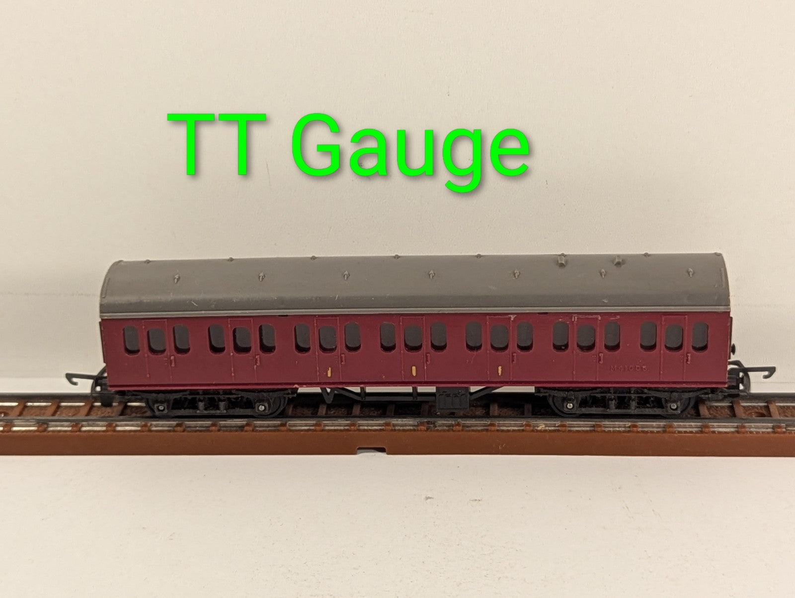 SKU: GR4848  Tri-ang TT Gauge BR Maroon Brake Second Coach Passenger Coach M3400