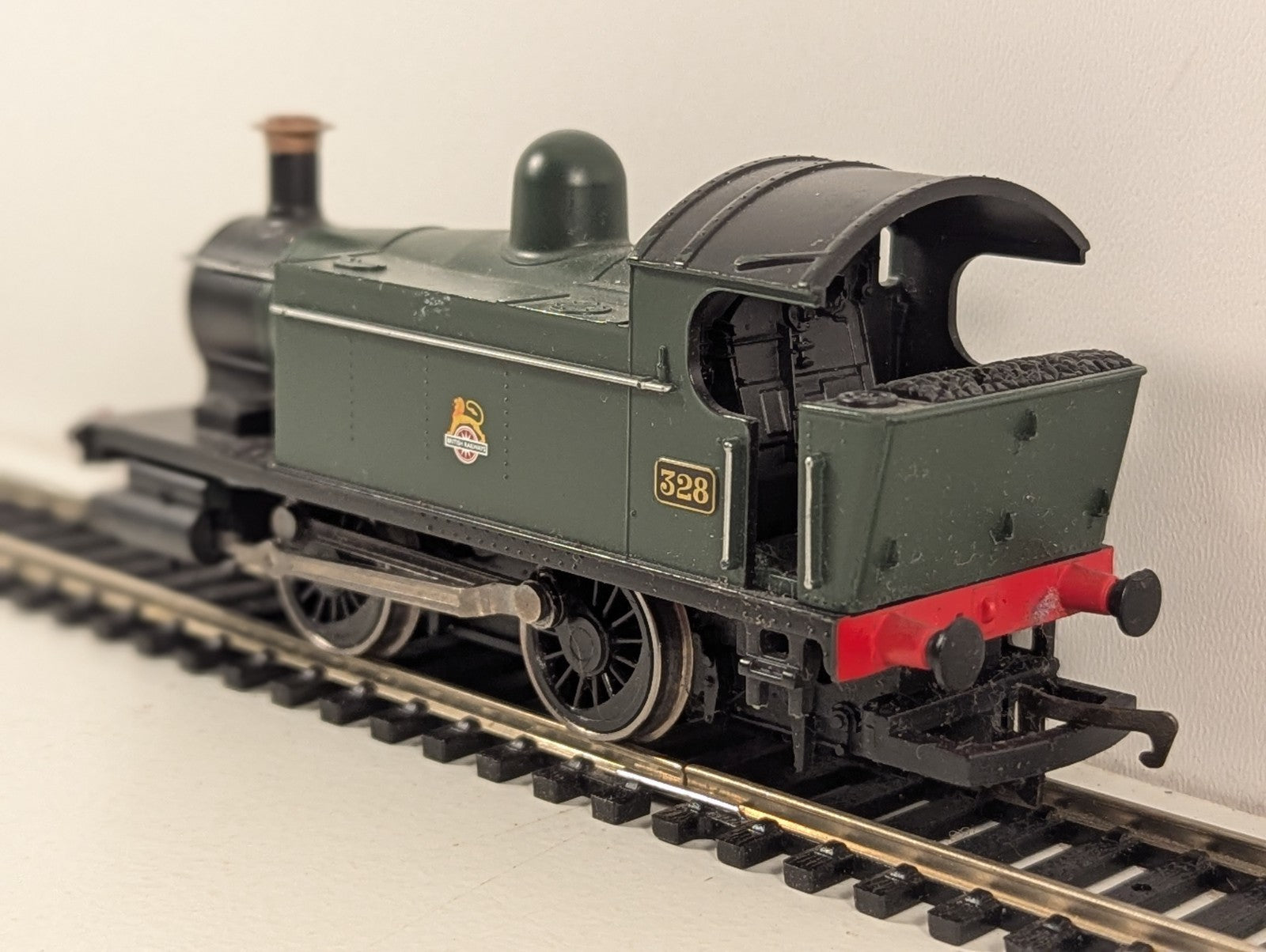 Hornby R2665 OO Gauge Holden Class 101 Tank BR Green Early Crest