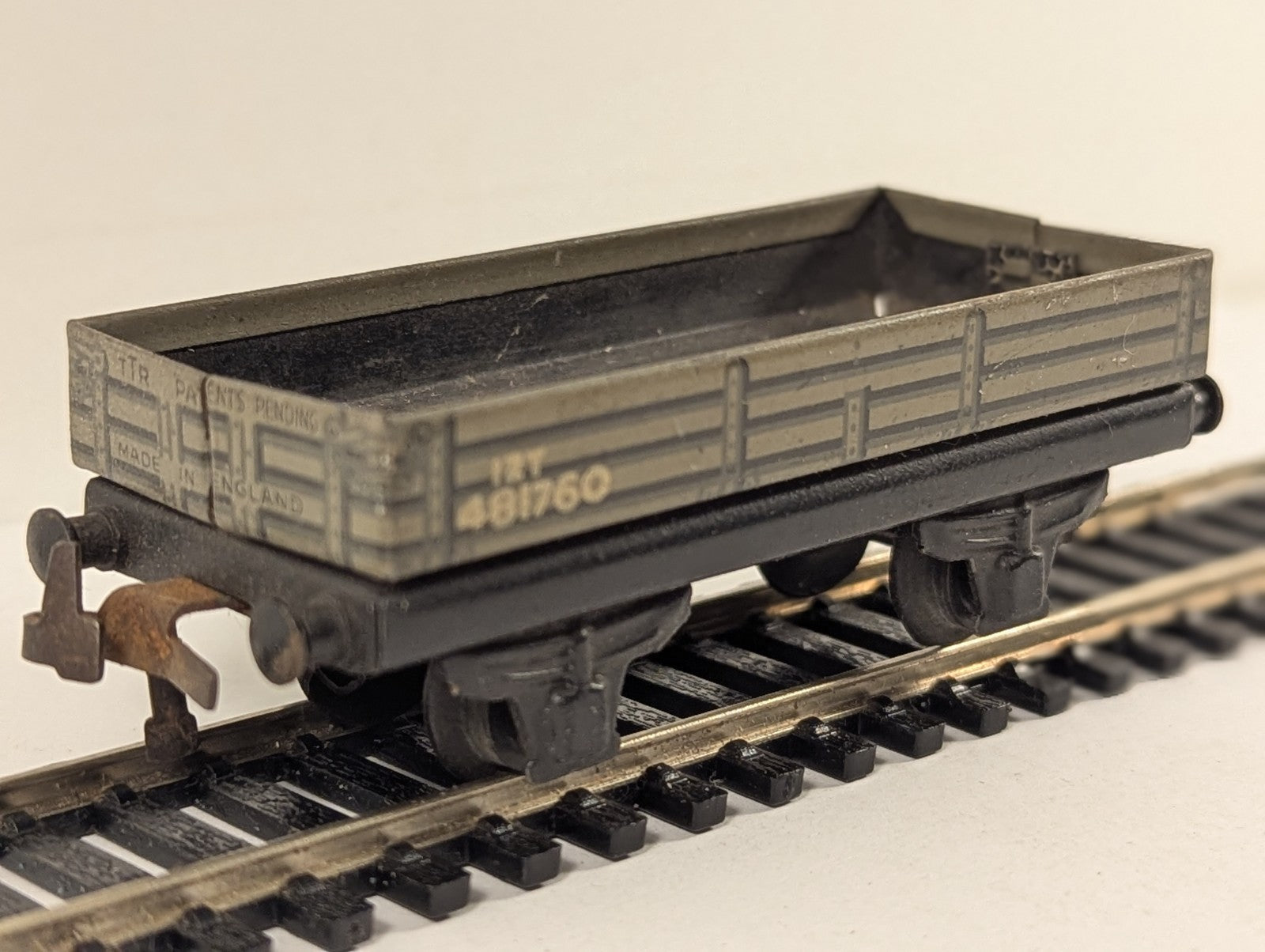 Trix Twin Railways 481760 BR 3-Plank Open Wagon Grey OO Gauge