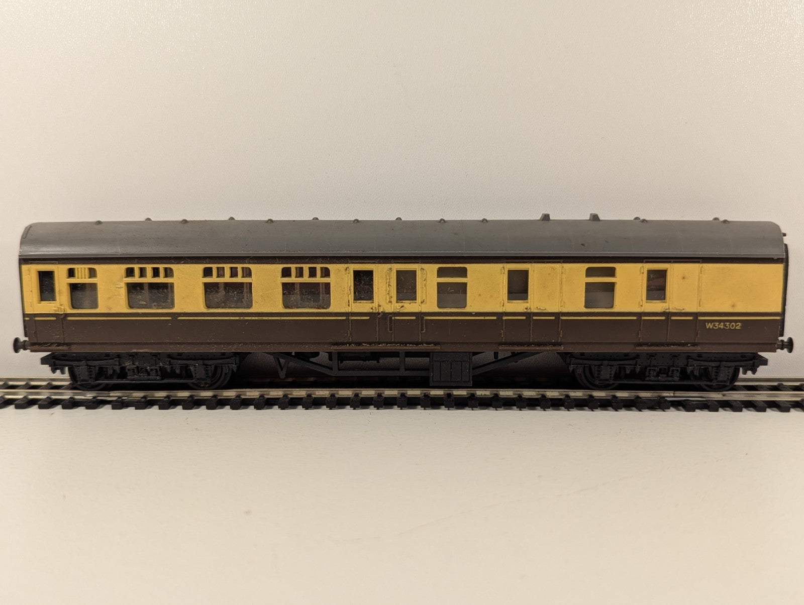 Tri-ang R329 OO Gauge BR Mk1 Brake Second Coach W34302