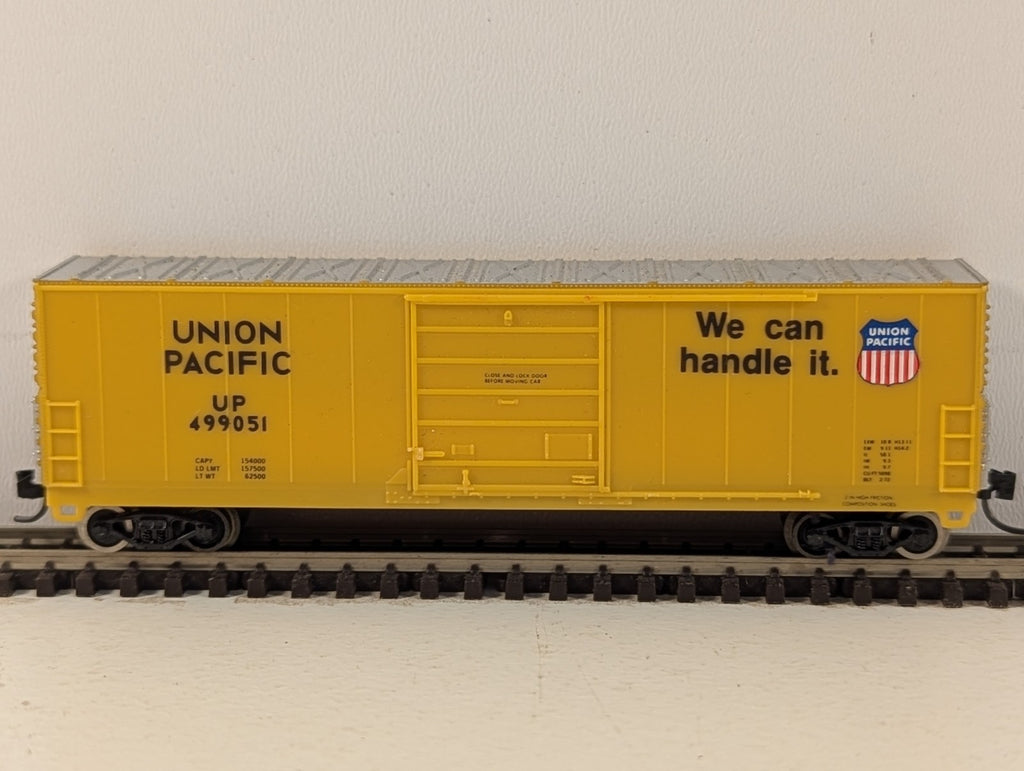 Life-Like N Scale 50ft Evans Plug Door Boxcar Union Pacific Yellow